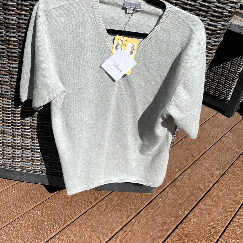 Nordstrom’s Talora Sage Green 100% Cashmere V-Neck Sweater Size XL NWT Flaw.
